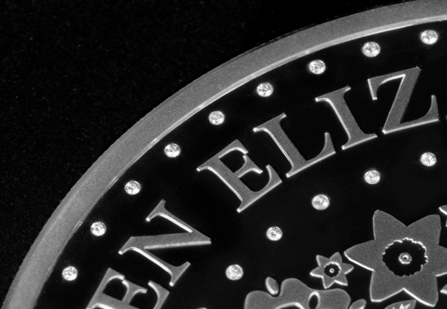 LS 2021 QEII 95th Diamond Masterpiece 5oz 10 lifestyle detail 2 - The making of the Diamond Masterpiece